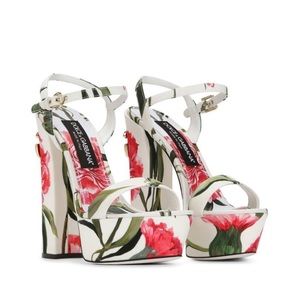 NEW***DOLCE AND GABANNA PLATFORM HEELS SIZE 39